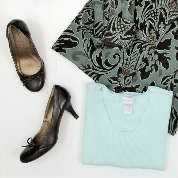 FIND THESE BEAUTIES & SO MUCH MORE IN MY CLOSET! - Picture 4 of 5